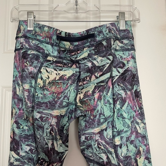 Lululemon Inspire Crop II in Iridescent Multi Size 6 - Picture 6 of 9